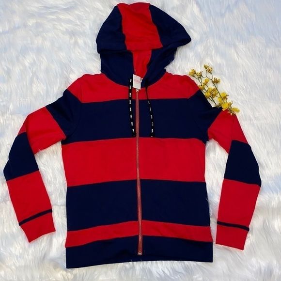 ‎Victoria’s
Secret PINK Hoodie - Picture 4 of 9